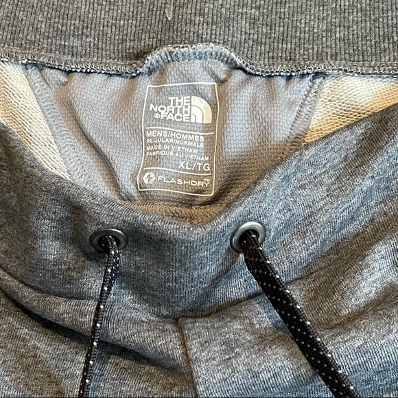The North Face french terry Flashdry sweat shorts - Picture 3 of 9